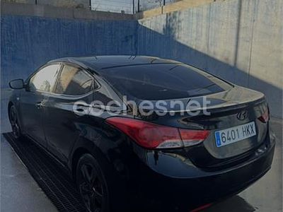 Usado Hyundai Elantra Comfort 132 CV (97 kW) 2012 Negro Berlina