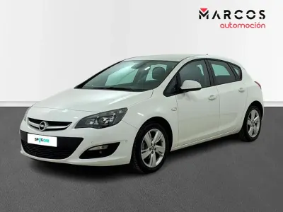 Usado Opel Astra Selective 140 CV (102 kW) 2015