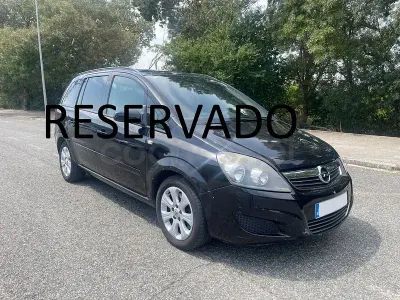 Usado Opel Zafira Cosmo 120 CV (88 kW) 2008 Negro Monovolumen