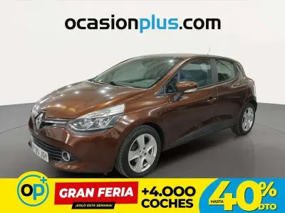 Usado Renault Clio Expression 73 CV (53 kW) 2015 Marrón Utilitario