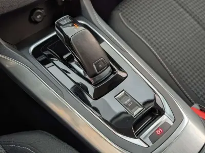 Usado Peugeot 308 Allure 131 CV (96 kW) 2021 Blanco Utilitario
