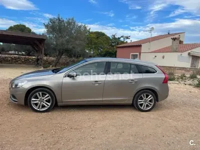 Usado Volvo V60 Momentum 136 CV (100 kW) 2012 Beige Familiar
