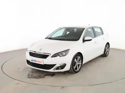 Usado Peugeot 308 Allure 110 HP (80 kW) 2017 Branco Sedan