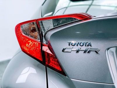 Begagnad Toyota C-HR Business Edition 125 HK (91 kW) 2018 Silver SUV