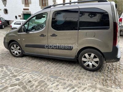 Usado Peugeot Partner Tepee Outdoor 120 CV (88 kW) 2016 Gris / plata Monovolumen