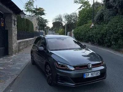 Usado VW Golf VII GTI 245 CV (180 kW) 2019 Gris / plata Berlina