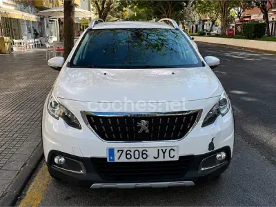 Usado Peugeot 2008 Allure 120 CV (88 kW) 2017 Blanco SUV