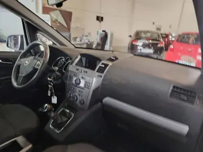 Usado Opel Zafira Cosmo 120 CV (88 kW) 2008 Negro Monovolumen