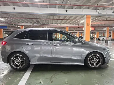 Usado Mercedes B200 136 CV (100 kW) 2019 Gris / plata Utilitario