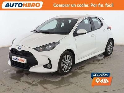 Usado Toyota Yaris Hybrid Active 120 CV (88 kW) 2024 Blanco Berlina