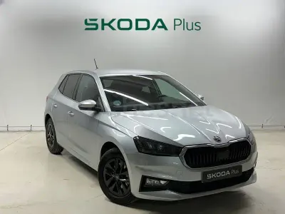 Usado Skoda Fabia Selection 115 CV (84 kW) 2025 Gris / plata Utilitario