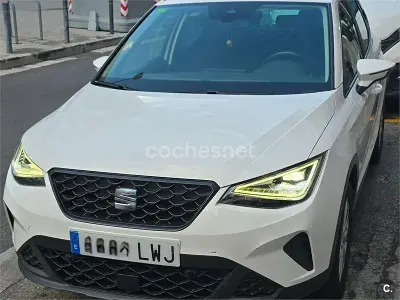 Usado Seat Arona Style Plus 110 CV (80 kW) 2022 Blanco SUV