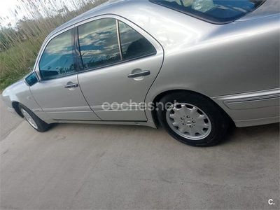Käytetty Mercedes E230 Elegance 150 HP (110 kW) 1996 Harmaa Farmari