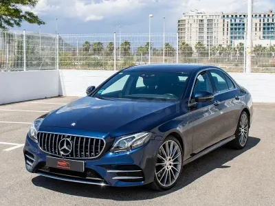 Usado Mercedes E220 194 CV (142 kW) 2016 Azul Berlina