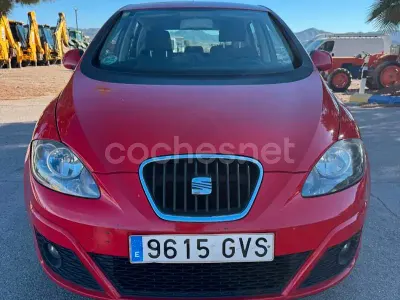 Usado Seat Altea Ecomotive 105 CV (77 kW) 2010 Rojo Monovolumen