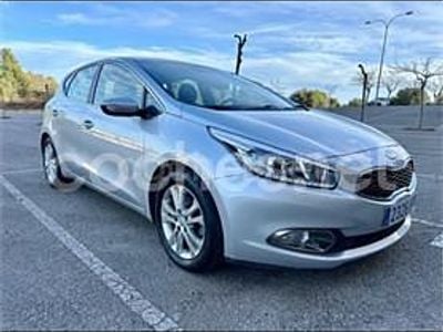 Usado Kia Ceed GT 90 CV (66 kW) 2013 Gris / plata Berlina