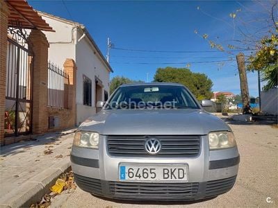 Gris / plata Usado 2001 VW Passat Comfortline Berlina | 1575 €