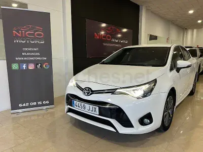 Usado Toyota Avensis Advance 143 CV (105 kW) 2015 Blanco Berlina