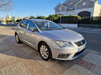 Usado Seat Leon Style 115 CV (84 kW) 2017 Gris / plata Berlina