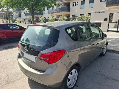 Usado Opel Meriva Selective 95 CV (69 kW) 2014 Gris / plata Monovolumen