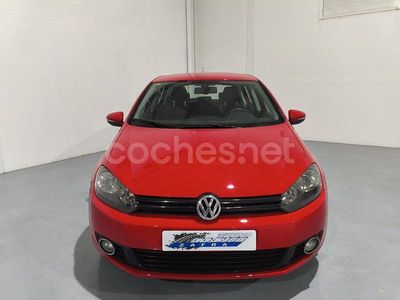 Usado VW Golf VII 105 CV (77 kW) 2012 Rojo Berlina