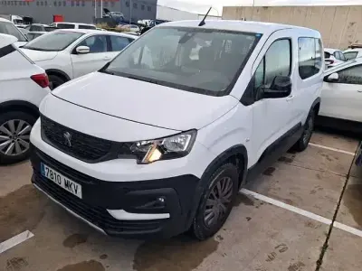 Begagnad Peugeot Rifter Business-Line 102 HK (75 kW) 2023 Vit Minibuss
