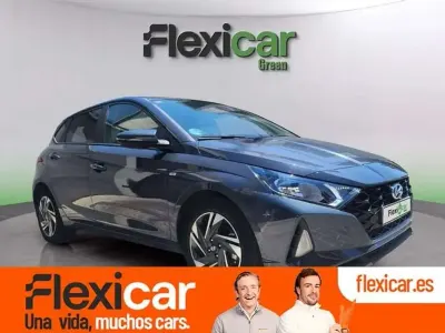 Usado Hyundai i20 101 CV (74 kW) 2022 Gris Utilitario