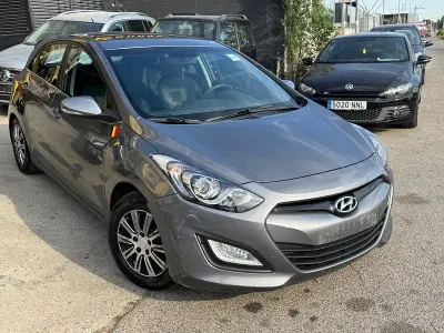 Usado Hyundai i30 Style 135 CV (99 kW) 2013 Beige Berlina