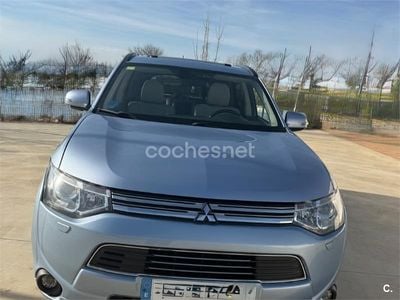 Usado Mitsubishi Outlander P-HEV 203 CV (149 kW) 2014 Gris / plata SUV