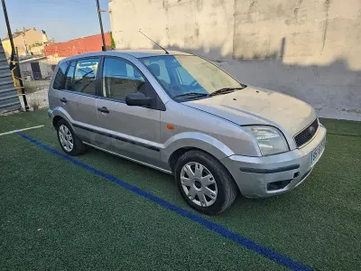 Usado Ford Fusion 100 CV (73 kW) 2003 Gris / plata Utilitario