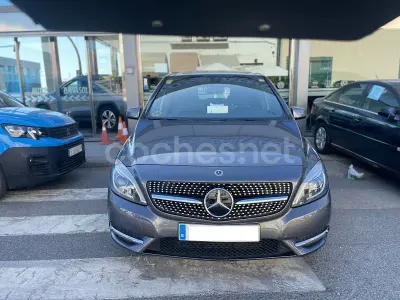 Usado Mercedes B180 109 CV (80 kW) 2012 Gris / plata Utilitario