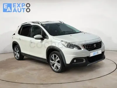 Usado Peugeot 2008 Allure 120 CV (88 kW) 2017 Blanco SUV