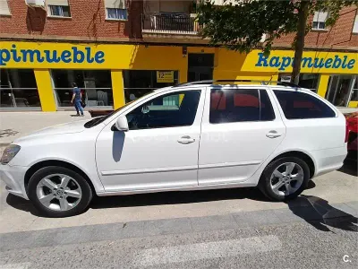 Usado Skoda Octavia Family 105 CV (77 kW) 2011 Blanco Berlina