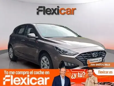 Usado Hyundai i30 120 CV (88 kW) 2022 Marrón Berlina
