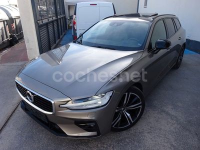 Gris / plata Usado 2020 Volvo V60 R-Design Familiar | 30.890 € (Un poco caro)