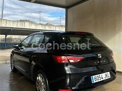 Usado Seat Leon Reference 105 CV (77 kW) 2015 Negro Berlina