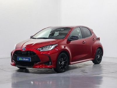 Usado Toyota Yaris Hybrid Style 116 CV (85 kW) 2022 Rojo Berlina