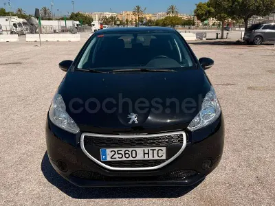 Usado Peugeot 208 Access 82 CV (60 kW) 2013 Negro Utilitario