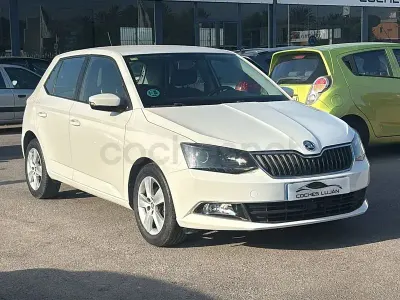 Usado Skoda Fabia Ambition 75 CV (55 kW) 2016 Blanco Berlina