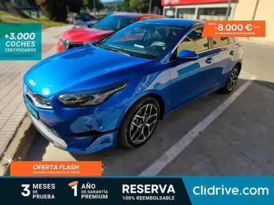 Usado Kia Ceed 136 CV (100 kW) 2022 Azul Utilitario