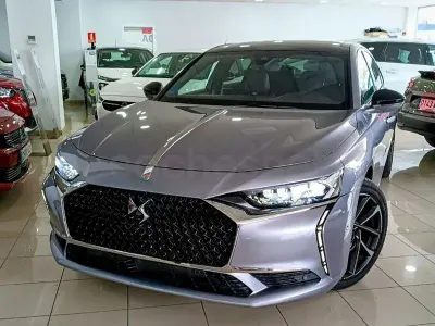 Usado DS Automobiles DS9 Rivoli 250 CV (183 kW) 2022 Gris / plata Berlina