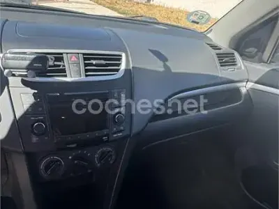 Usado Suzuki Swift GL 95 CV (69 kW) 2012 Rojo Utilitario