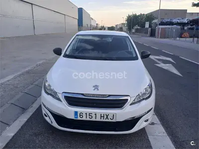 Usado Peugeot 308 Access 92 CV (67 kW) 2014 Blanco Berlina