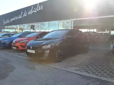 Usado Peugeot 208 Allure 103 CV (75 kW) 2025 Negro Utilitario