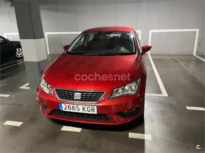 Usado Seat Leon Reference 110 CV (80 kW) 2018 Rojo Berlina