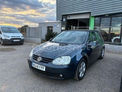 Gris / plata Usado 2007 VW Golf Highline Berlina | 5700 € (Precio justo)