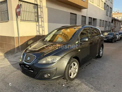 Usado Seat Altea XL Reference 105 CV (77 kW) 2010 Negro Monovolumen