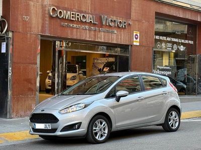 Usado Ford Fiesta Trend 100 CV (73 kW) 2016 Gris / plata Berlina
