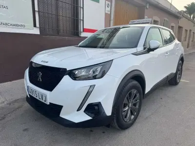 Usado Peugeot 2008 Active 110 CV (80 kW) 2021 Blanco SUV