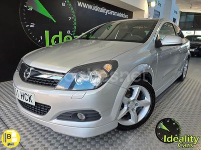 Gris / plata Usado 2011 Opel Astra GTC Sport Berlina | 7990 € (Caro)